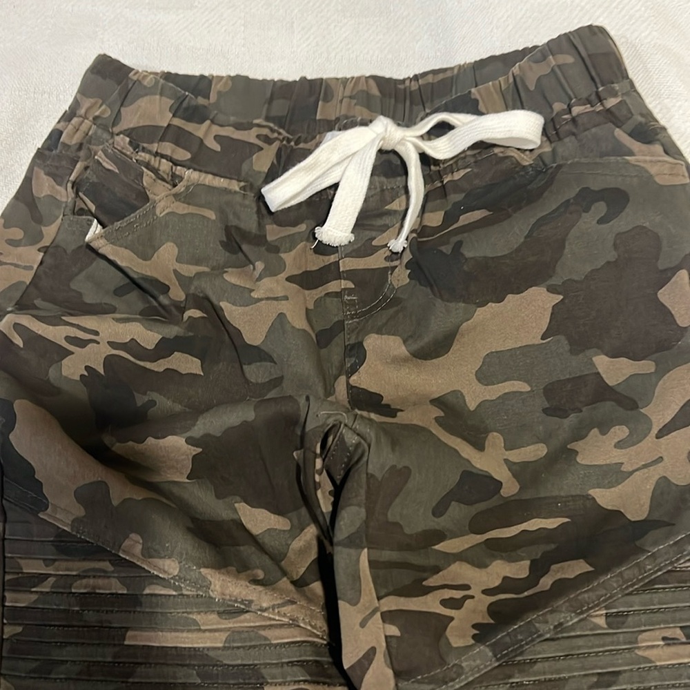 NWOT Camo jeans - Picture 3 of 6